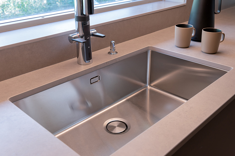 STALA_Ultra-70_sink_800px_04.jpg